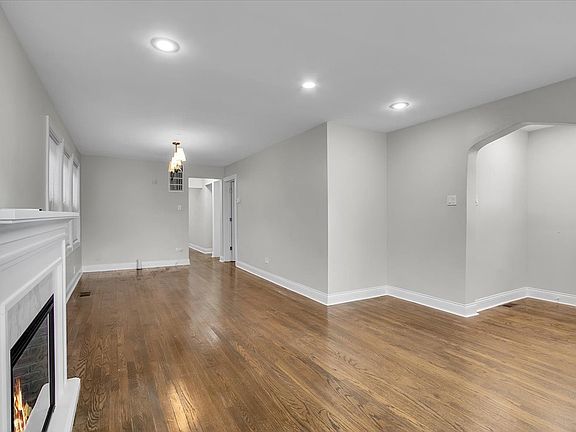 5th image of 7320 S Oakley Ave