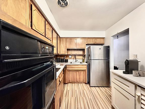 3rd image of 2524 Parsons Blvd #2