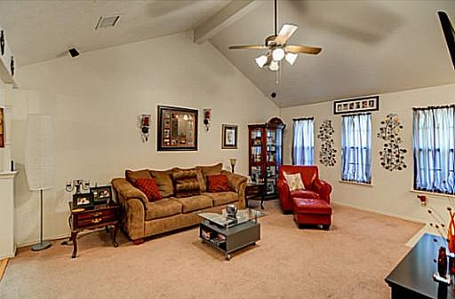 2nd image of 906 Chinaberry Dr