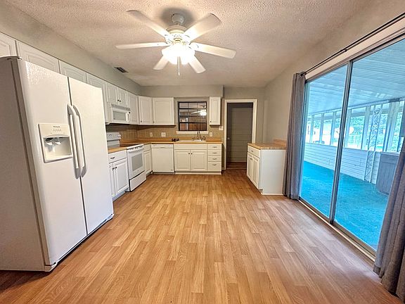2nd image of 605 Sheppard Ave