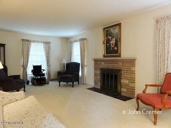 5th image of 4041 Wilfred Ave SW