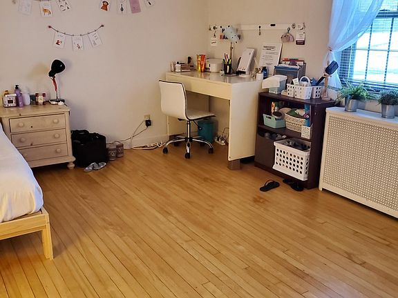 2nd image of 5 Stonehenge Ln APT 8B