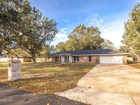 2nd image of 117 Saint Andrews Dr