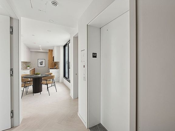 5th image of 390 Manhattan Ave #5