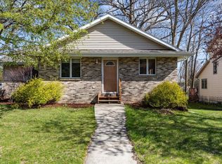 522 Park Pl, Kewaskum, WI 53040