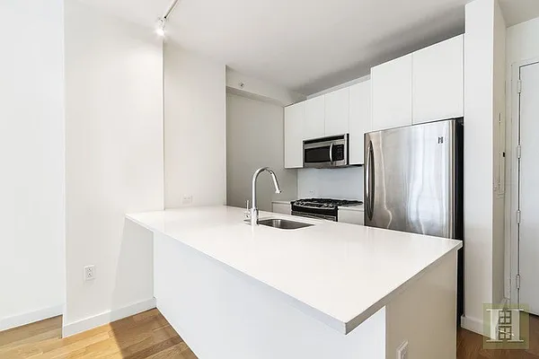 Rented by Halstead Real Estate | media 32
