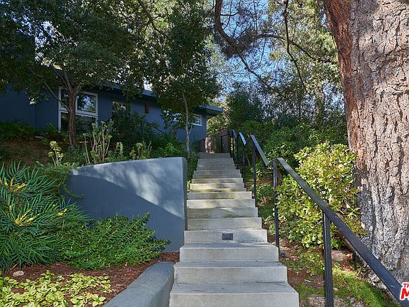 3rd image of 8811 Wonderland Ave