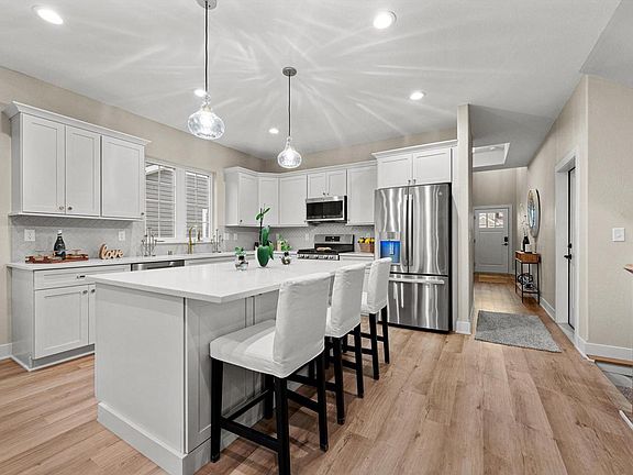 3rd image of 4703 98th STREET