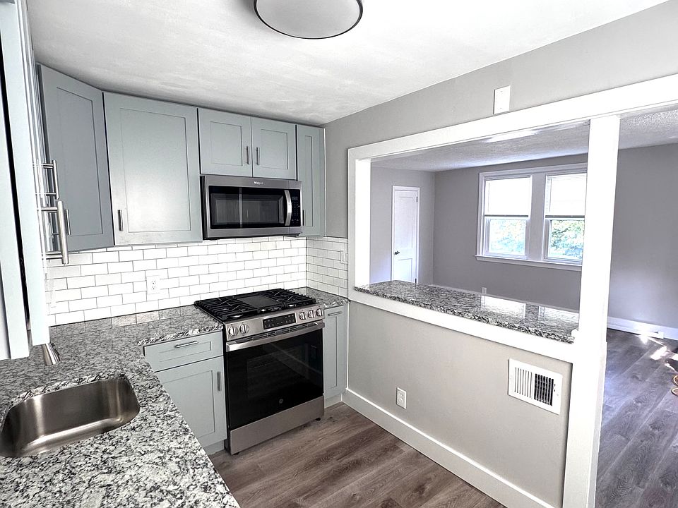 1st image of 172 Bridge St Floor 2