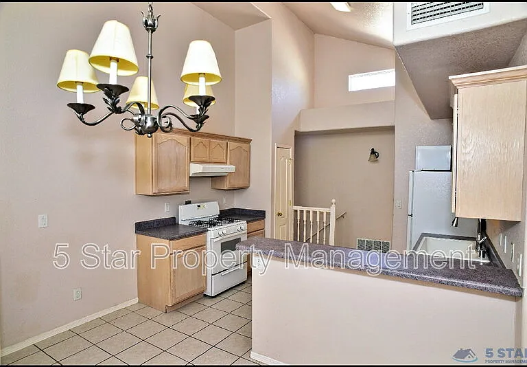 1560 Via Appia St — Photo 11