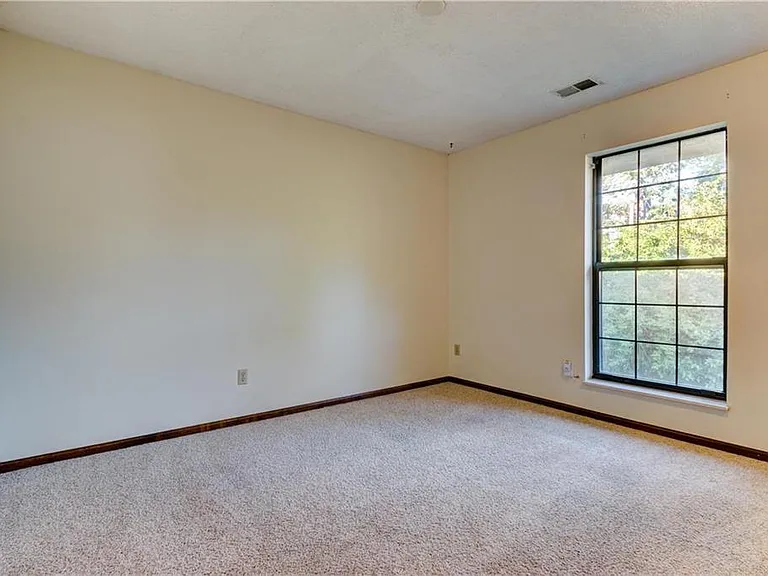9211 Central St — Photo 11