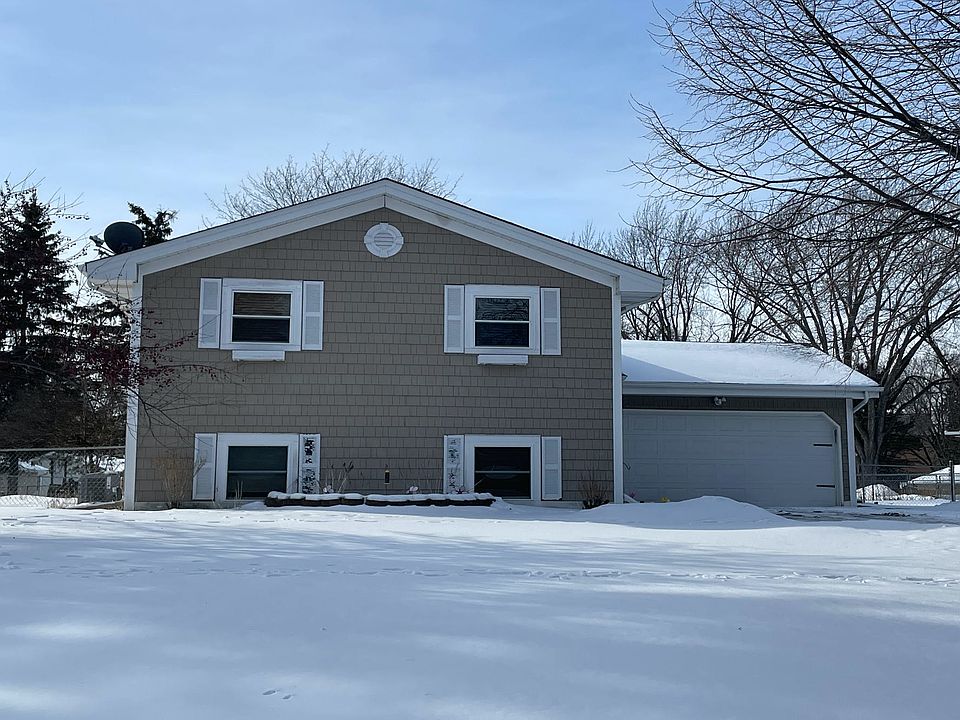 1st image of 2494 E Meadow Dr