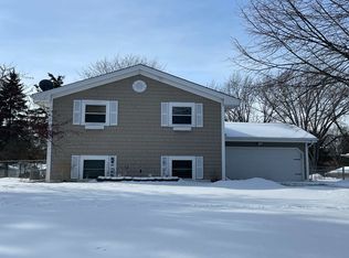 2494 E Meadow Dr, Saint Paul, MN 55109