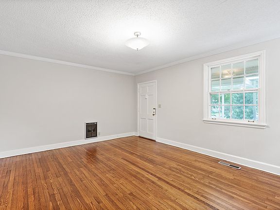 5th image of 4117 Albemarle Ave