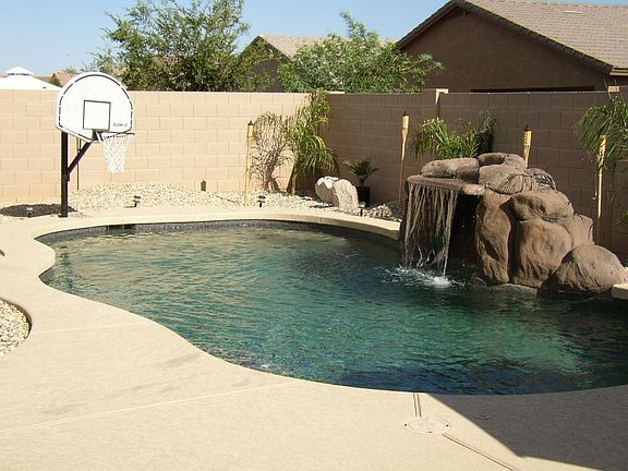 3rd image of 16237 W Crocus Dr