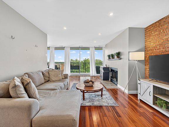 5th image of 6010 Oakwood Dr APT 6A