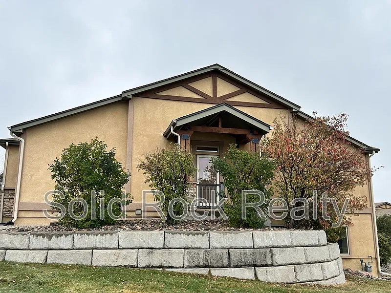4 bed, 3.0 bath, 2541 sqft, $2,700 — Photo 3