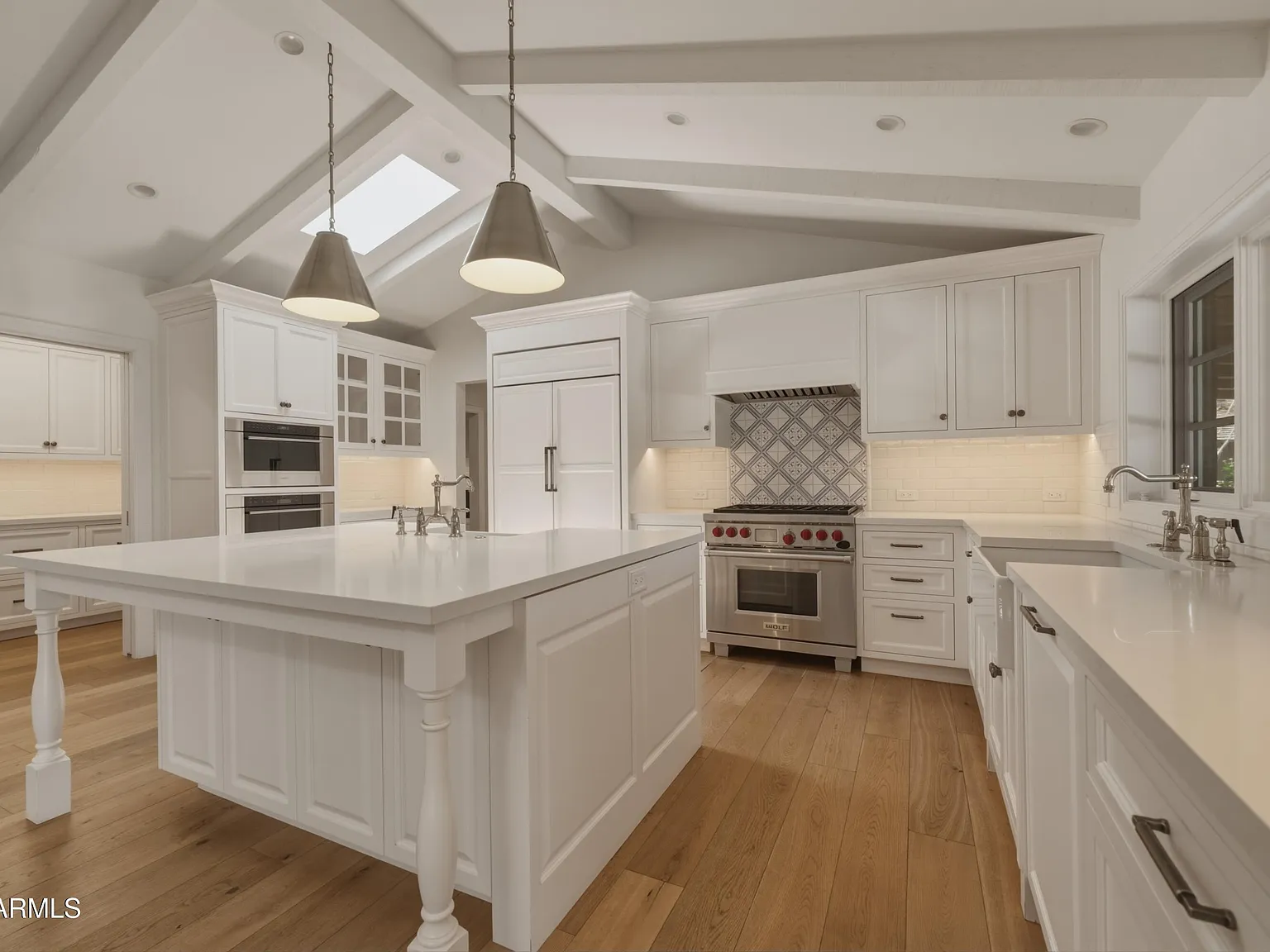 5 bed, 6.0 bath, 5301 sqft, $9,500 — Photo 4