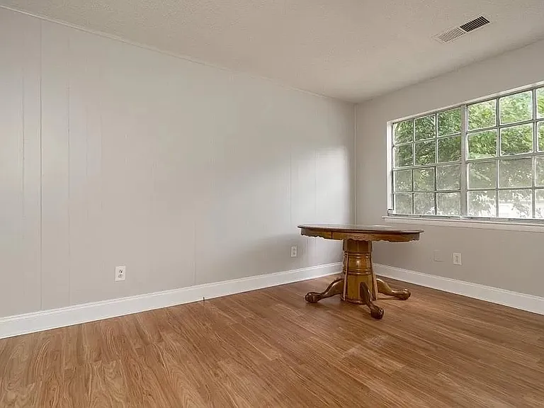 482 Arthur St SW — Photo 9