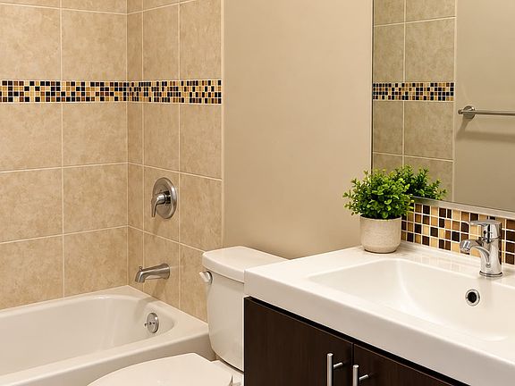 4th image of 1469 SW 5th St #1A