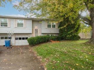 8052 Castle Rock Dr NE, Warren, OH