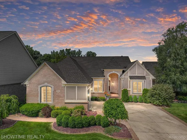 7907 Glacier Club Dr, Washington, MI 48094