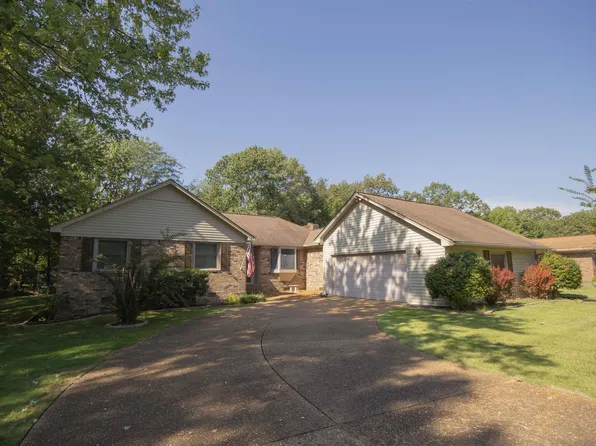 135 Jessamine Dr, Paducah, KY 42001