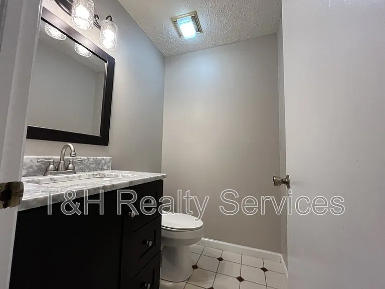 233 Boulder Ct — Photo 21