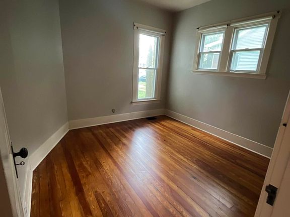 5th image of 1034 Lynnhurst Ave
