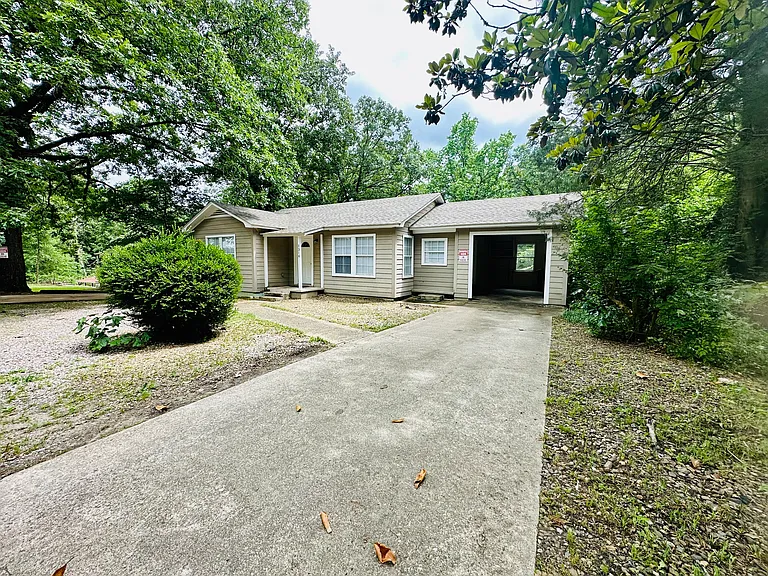 3 bed, 1.0 bath, 1000 sqft, $1,850 — Photo 29