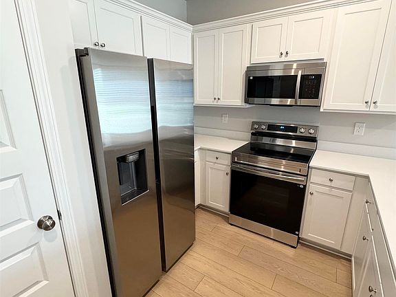 4th image of 22733 Dashwood Ln