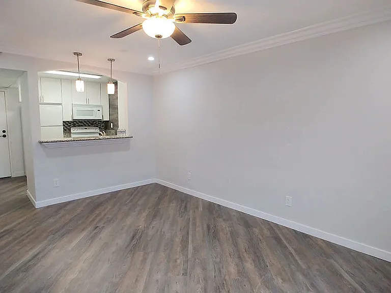 Villa De Adel Apts — Photo 93
