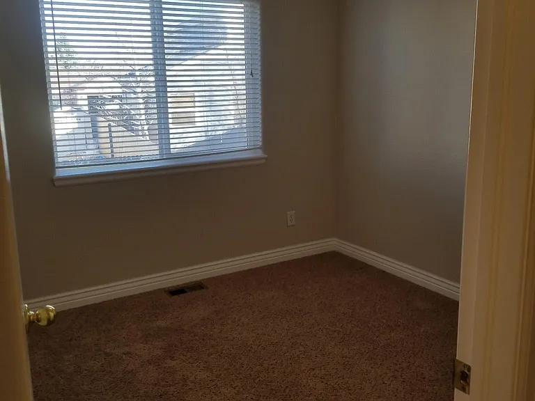 832 Pitkin Way — Photo 9