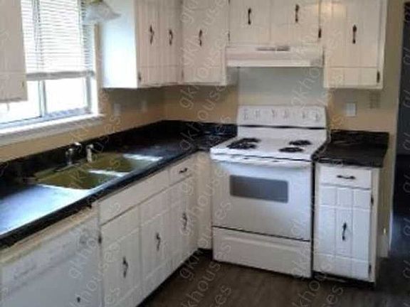 3rd image of 905 Forest Dale Ln #B