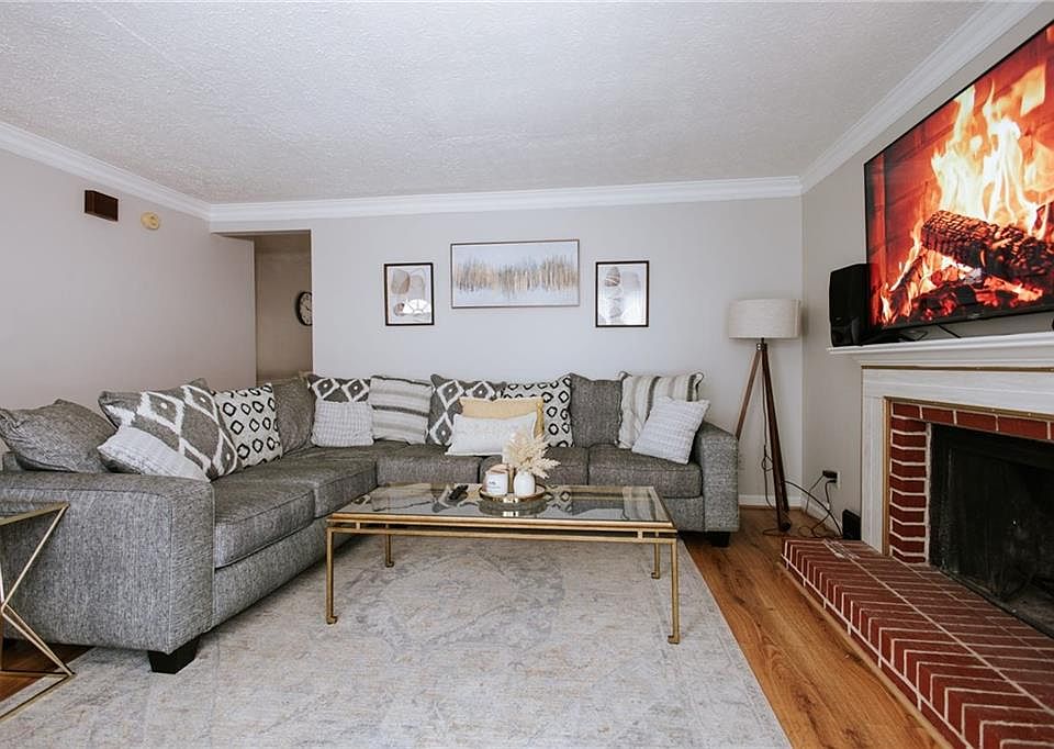 1st image of 1013 Huntington Trce SE
