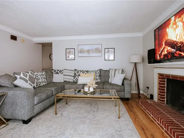 1013 Huntington Trce SE, Smyrna, GA 30082