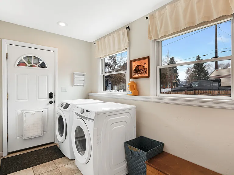 232 W 8th St — Photo 18