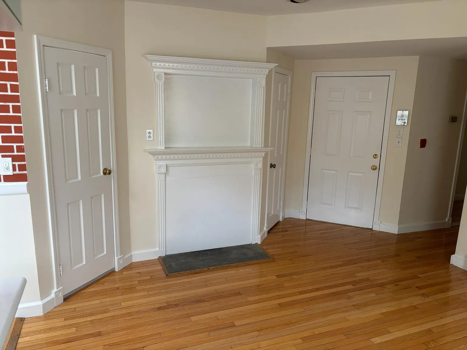 3 bed, 1.5 bath, 933 sqft, $3,000 — Photo 4