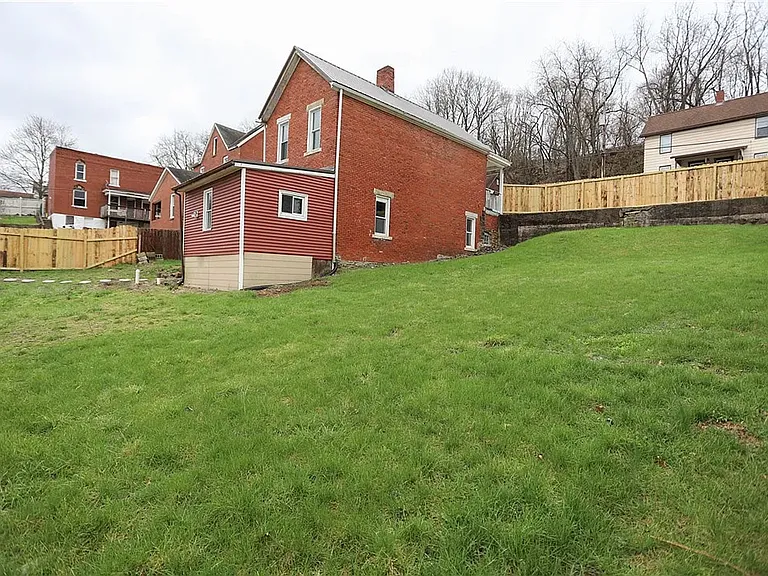 305 Chestnut St — Photo 16