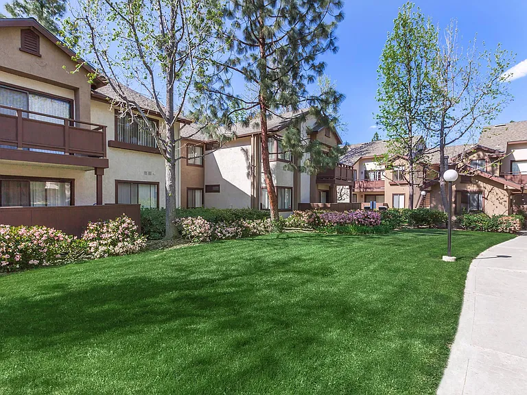 Emerald Court Apartment Homes — Photo 8