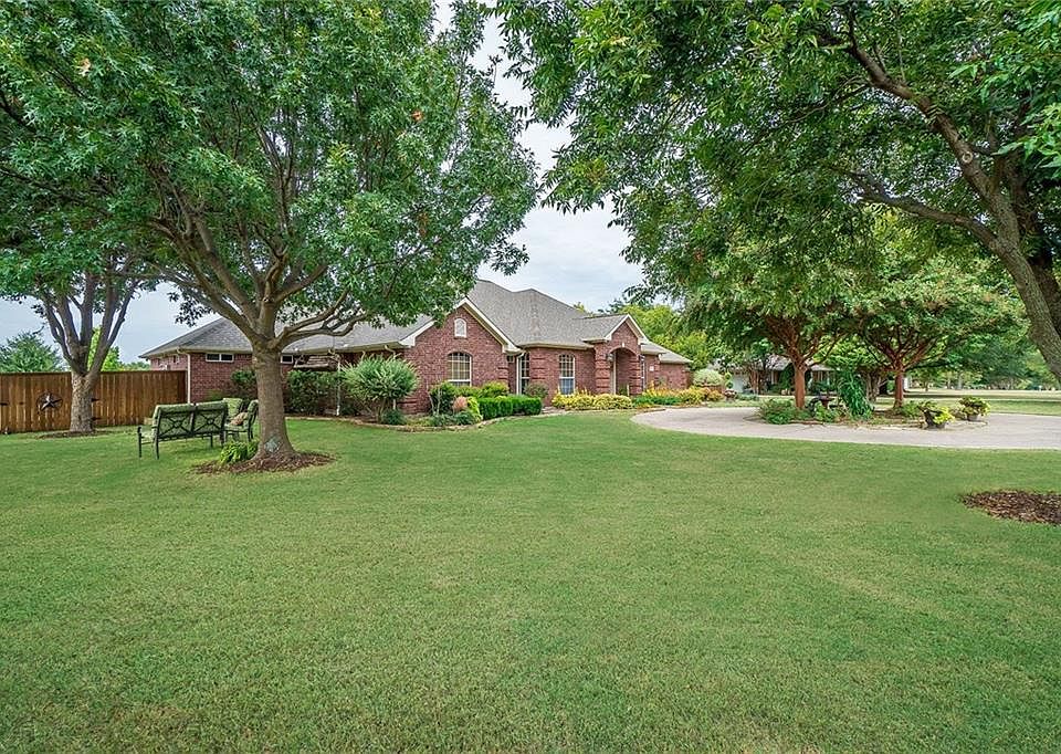 1st image of 13885 Red Wood Cir S