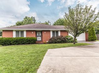 1936 E Cherry Ct, Springfield, MO 65802