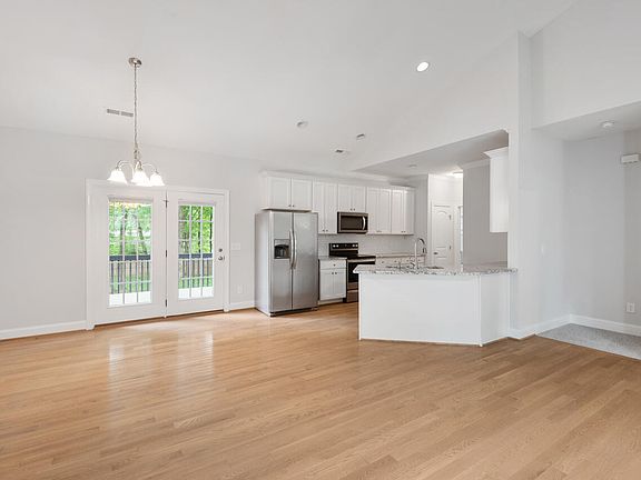 4th image of 1926 Edgerton Dr