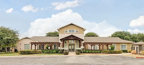 Lakeline Apartments Photo 1