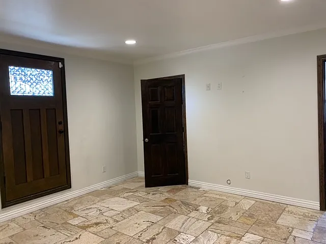 Studio, 400 sqft, $1,800 — Photo 4