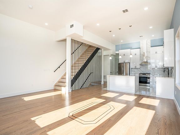 3rd image of 8 Jefferson Ave #B