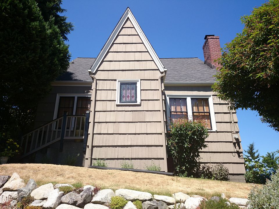 2nd image of 2708 E Pine St