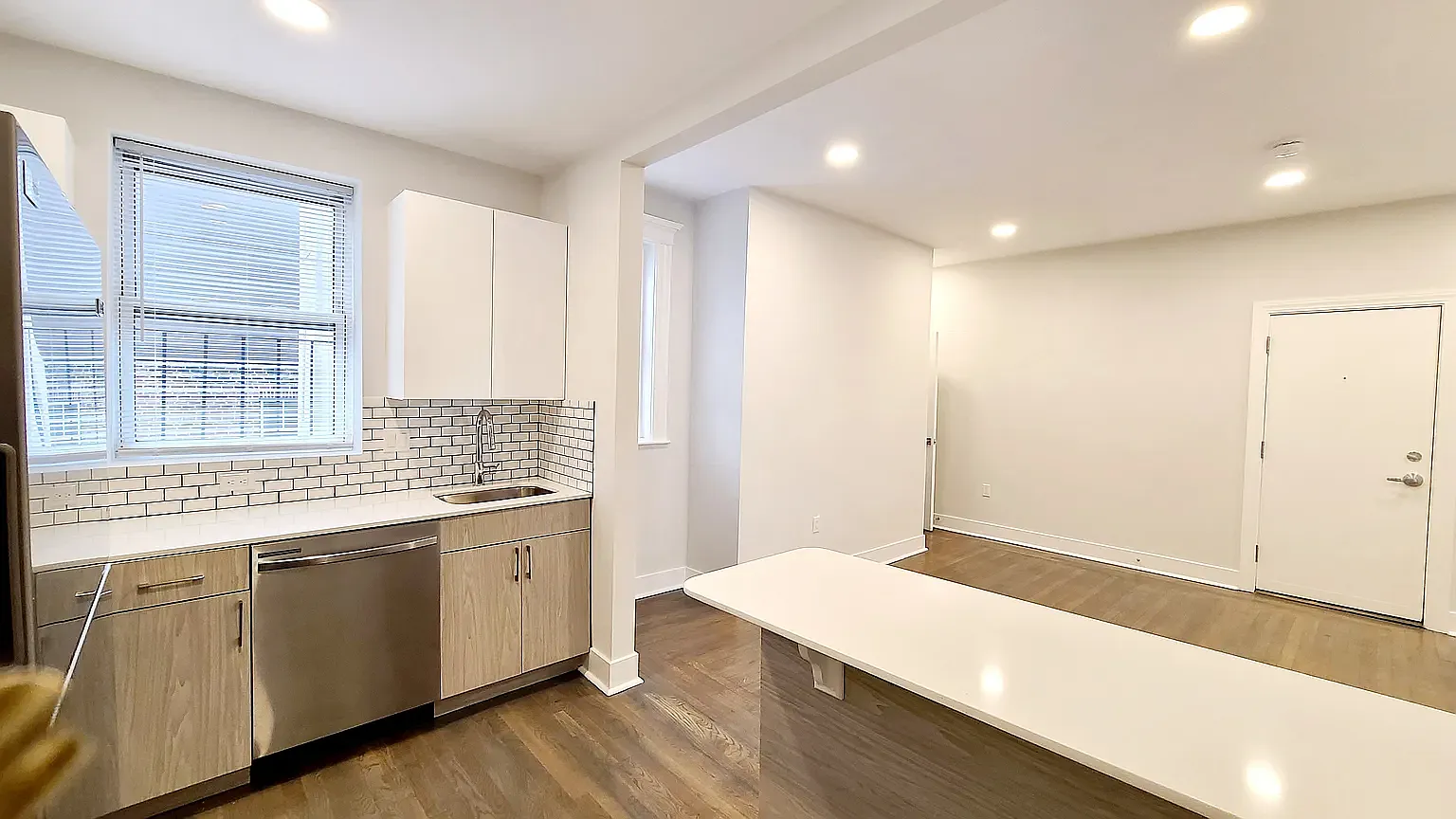 2 bed, 550 sqft, $3,700 — Photo 4
