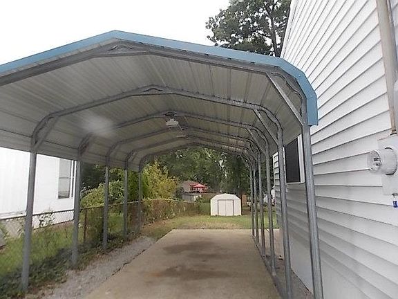 4th image of 526 Glenrose Ln