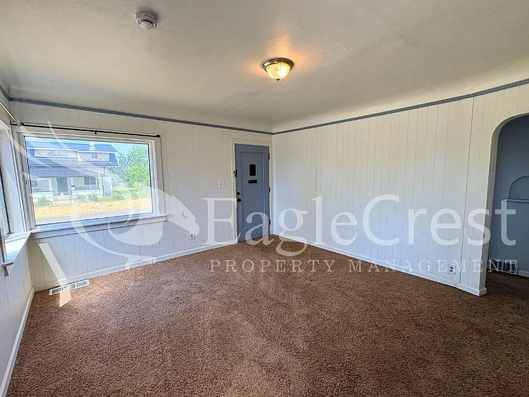 1001 W Chestnut St — Photo 10